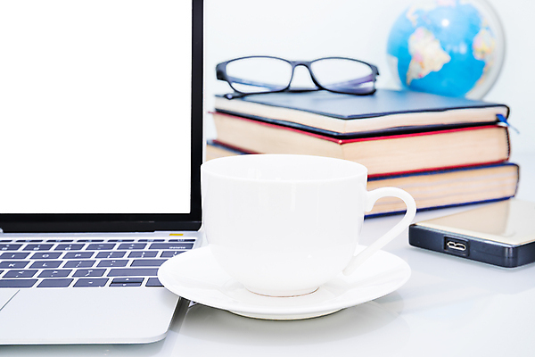 포토 JPG 해외이미지 라이프스타일 교육 꽃 안경 커피 탁자 휴식 사람없음 책 노트북 스터디 컴퓨터 스크린 교사 공책 공백 흰색 커피잔 갑판 카메라렌즈 목업 카피스페이스 해외포토 식물 직업 잡화 음료 컬러 가구 컨셉 배_교통 문구용품 잔 생활 전자제품 학습 카메라 파일형식 이미지허브