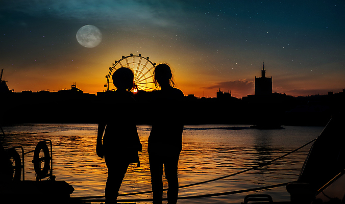 포토 JPG 해외이미지 여자 실루엣 바다 여행 휴가 서기 소녀 상반신 야외 두명 여름 햇빛 일몰 저녁 소녀만 해외포토 계절 어린이 모션 촬영기법 사람 태양 노을 야간 여자만 어린이만 파일형식 이미지허브