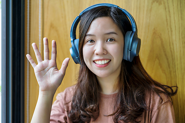 포토 JPG 해외이미지 행복 통신 태국 대화 한명 동양인 컴퓨터 카메라 디지털 헤드폰 비즈니스우먼 토론 멀리 동영상 온라인강의 콜라보레이션 웨비나 해외포토 1 여자 감정 아시아 음향기기 비즈니스 말하기 사람 인종 전자제품 직장인 강의 세미나 파일형식 언택트 이미지허브