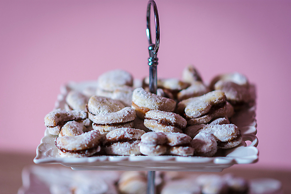 포토 JPG 해외이미지 전통 접시 꽃 유럽 음식 백그라운드 크리스마스 디저트 요리 사람없음 쿠키 주방 빵집 견과류 신선 달콤 맛 잼 가루 설탕 굽기 질감 반죽 호두 레시피 버터 성분 토막 바닐라 세르비아 핸드메이드 해외포토 식물 식기 기념일 나라 컨셉 상점 소스_음식 구이 파일형식 이미지허브