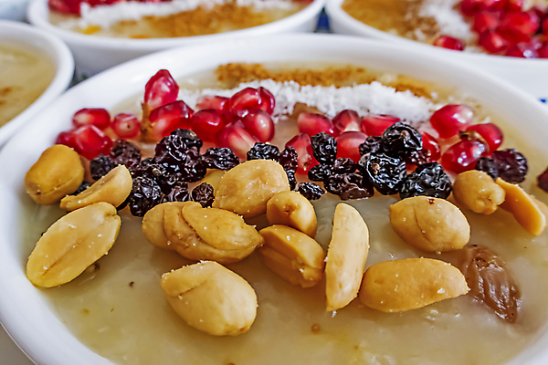 포토 JPG 해외이미지 전통 종교 문화 음식 조각 백그라운드 디저트 건강 요리 사람없음 갈색 식사 견과류 시골 사발 달콤 맛 낟알 이슬람교 시리얼 유기농 호두 석류 푸딩 칠면조 내추럴 살구 섞기 정물화 채식주의자 특별함 핸드메이드 비건 튀르키예 해외포토 웰빙 아시아 컬러 컨셉 과일 조류 사기그릇 그림 채식 파일형식 이미지허브