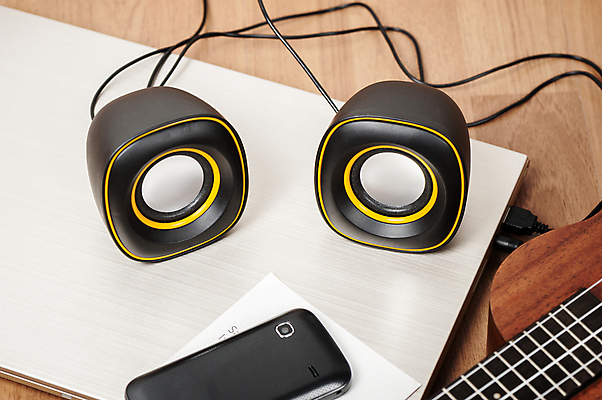 포토 JPG 해외이미지 음악 노래 휴식 사람없음 노트북 전자제품 공책 소리 작음 USB 오브젝트 오디오 시스템 시끄러움 스테레오 목소리 미니 베이스 해외포토 컨셉 현악기 문화예술 문구용품 크기 파일형식 이미지허브