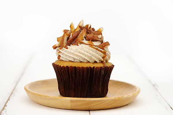 포토 JPG 해외이미지 접시 음식 백그라운드 탁자 디저트 사람없음 목재 장식 컵 파티 과자 케이크 식당 빵집 흰색 시골 축하 신선 생일 고급 달콤 컵케이크 굽기 먹기 크림 그림 머핀 아몬드 칼로리 버터 패티 페스츄리 해로움 핸드메이드 캐러멜 해외포토 나무 식기 기념일 빵 컬러 가구 컨셉 재료 모션 이벤트 상점 견과류 맛 구이 파일형식 이미지허브