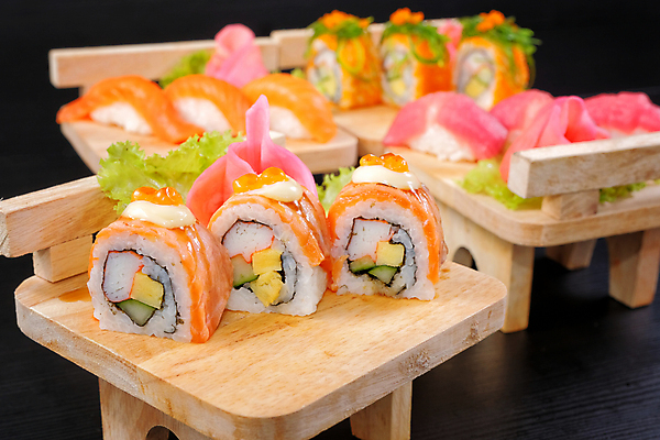 포토 JPG 해외이미지 전통 접시 아시아 음식 조각 백그라운드 잎 다이어트 오렌지 젓가락 밥 오이 건강 어류 요리 동양인 사람없음 목재 빨간색 식당 일본 검은색 식사 저녁식사 초밥 회 흰색 신선 해조류 맛 참치 먹기 해산물 메뉴 준비 날것 롤 캘리포니아 연어 동쪽 점심식사 고립 캐비아 해외포토 나무 식물 식기 나라 컬러 컨셉 채소 과일 식재료 재료 모션 수저 인종 상점 미국 수중동물 해양식물 방향 일본음식 파일형식 이미지허브