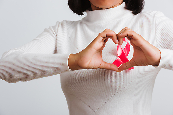 포토 JPG 해외이미지 여자 리본 사랑 한명 상반신 성인 앞모습 치료 희망 하트 보여주기 손하트 성인여자한명만 해외포토 모양 1 감정 뷰포인트 의학 모션 사람 손짓 여자한명만 성인여자만 파일형식 이미지허브