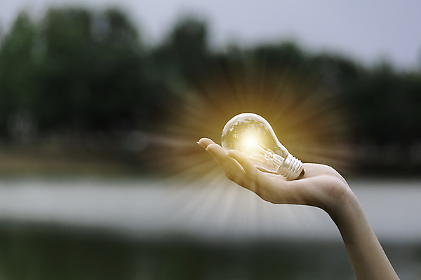 포토 JPG 해외이미지 손 디자인 남자 백그라운드 컨셉 비즈니스 전구 사업가 통신 상상 유리 조명 아이디어 창조 사람없음 장식 노트북 빛 컴퓨터 사무실 디지털 공책 힘 에너지 수확 램프 타이핑 잡기 작업 네트워크 닫기 디자이너 심볼 복고 혁명 광 발명 선견지명 이해 해외포토 직업 농업 모션 재질 문구용품 사람 신체부위 전자제품 파일형식 이미지허브