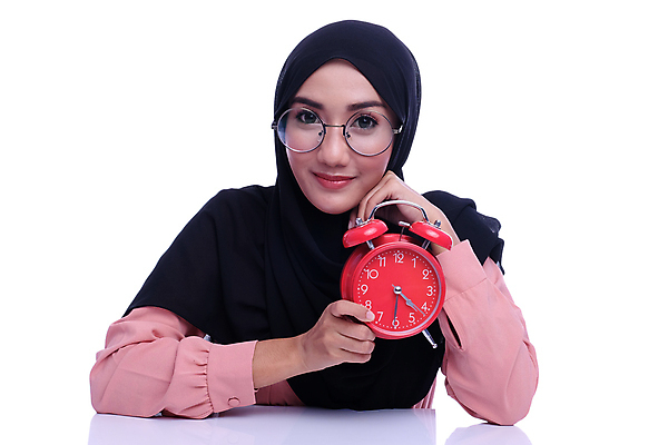 포토 JPG 해외이미지 직업 라이프스타일 응시 감정 종교 시계 손가락 아이디어 한명 미소 손짓 20대 성인 가로 경제 숫자 보라색 기쁨 가리킴 표현 시간 비즈니스우먼 자신감 입 중앙 이슬람교 자르기 긍정 보여주기 히스패닉 경영 고립 관리자 마감 아랍어 카운트다운 해외포토 문자 1 손 시선 여자 컬러 컨셉 비즈니스 모션 표정 사람 청년 생활 신체부위 직장인 파일형식 이미지허브