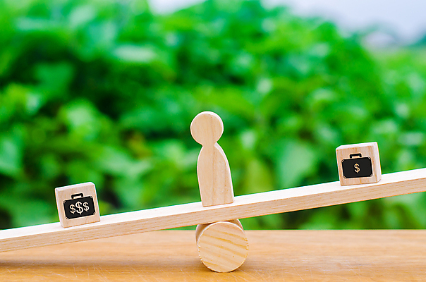 포토 JPG 해외이미지 주간 저울 경사 사람없음 야외 아웃포커스 말_게임 월급 저울질 나무블록 해외포토 자연요소 촬영기법 목재 블록 게임 파일형식 이미지허브