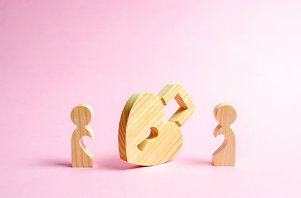 포토 JPG 해외이미지 커플 자물쇠 실내 사랑 사람없음 하트 말_게임 분홍색배경 해외포토 모양 감정 분홍색 백그라운드 관계 내부 게임 파일형식 이미지허브