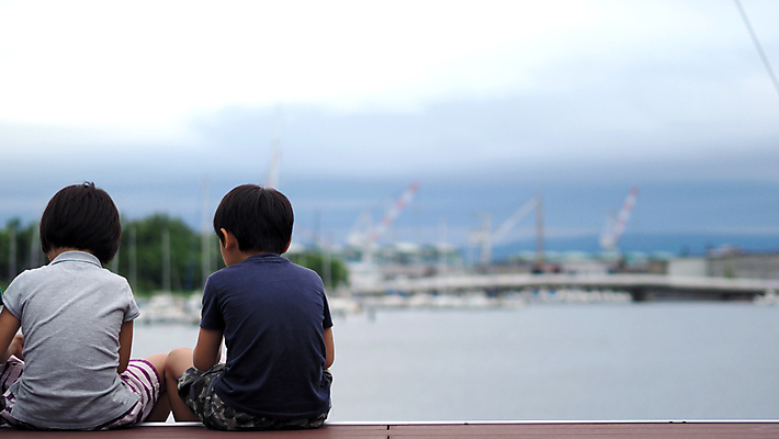 포토 JPG 해외이미지 백인 여자 남자 딸 아들 어린이 모래 바다 여행 겨울 가족 엄마 휴가 함께함 사람 앉기 소년 사람없음 목재 가로 항구 침묵 아기 아빠 갑판 홋카이도 포트 세대 해외포토 서양인 나무 계절 컨셉 배_교통 재료 관계 교통시설 모션 일본 소리 파일형식 이미지허브