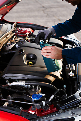 포토 JPG 해외이미지 직업 손 겨울 교통시설 자동차 노동자 사람 사람없음 빨간색 기계 업무 막대기 작업실 기술자 운전사 변화 수리 서비스 문제 엔진 정비공 모터 유지 돌봄 자동 차고 해외포토 계절 육상교통 컬러 교통 컨셉 모션 신체부위 작업 시설 파일형식 이미지허브