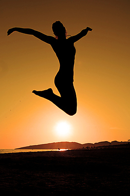 포토 JPG 해외이미지 여자 행복 실루엣 파도 바다 모션 자연 아침 휴가 그림자 사람 사람없음 야외 물 달리기 햇빛 태양 일출 점프 어둠 일몰 새벽 활발 기쁨 저녁 파라다이스 수평선 해외포토 주간 자연요소 감정 컨셉 촬영기법 노을 야간 생태계 파일형식 이미지허브