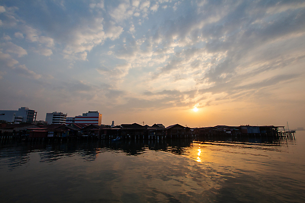 포토 JPG 해외이미지 아시아 문화 바다 여행 건축양식 낚시 주택 동양인 사람없음 야외 건물 컬러풀 반사 도시 재산 속도 방파제 낚시꾼 말레이시아 옛날 해외포토 건축물 공공시설 건축 나라 컬러 레저 인종 금융 파일형식 이미지허브