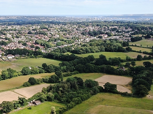 포토 JPG 해외이미지 바다 주택 안테나 풍경 사람없음 항구 시골 타운 드론 해외포토 통신 교통시설 건물 도시 파일형식 이미지허브