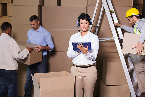 포토 JPG 해외이미지 백인 여자 남자 40대 중년 사다리 노동자 실내 들기 여러명 상반신 20대 성인 앞모습 옆모습 뒷모습 30대 상자 태블릿 헤드폰 작업 비즈니스우먼 감독 안전모 오르기 통화 물류창고 해외포토 서양인 직업 뷰포인트 음향기기 다수 비즈니스 모션 사람 청년 내부 장년 전자제품 스마트기기 도구 직장인 헬멧 안전장비 창고 파일형식 이미지허브