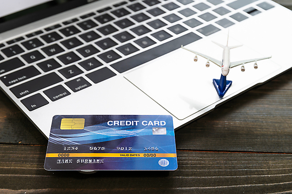 포토 JPG 해외이미지 커피 여행 돈 인터넷 비즈니스 탁자 모바일 사람없음 금융 노트북 쇼핑 컴퓨터 디지털 공책 신용카드 구매 플라스틱 무선전화기 책상 상업 전자 결제 온라인쇼핑 온라인 전자상거래 네트워킹 카피스페이스 해외포토 음료 가구 재질 문구용품 경제 전자제품 공백 네트워크 재산 전화기 파일형식 이미지허브