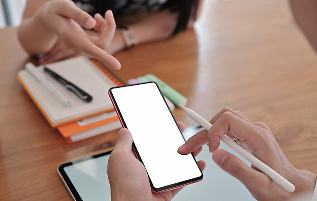 포토 JPG 해외이미지 라이프스타일 여자 백그라운드 컨셉 인터넷 비즈니스 통신 손가락 모바일 사람없음 친구 스마트폰 디지털 스크린 공백 터치 가리킴 잡기 네트워크 메시지 어플리케이션 연결 스마트 검색 쇼 보여주기 온라인 승진 동영상 블로거 소셜미디어 채팅 터치스크린 목업 해외포토 손 관계 모션 사람 손짓 생활 핸드폰 스마트기기 파일형식 이미지허브