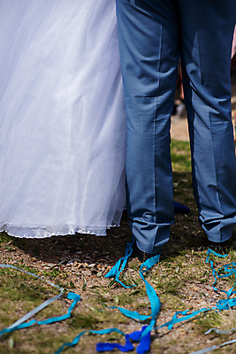 포토 JPG 해외이미지 커플 드레스 여자 웨딩드레스 신랑 결혼 2 신혼부부 남편 미래 함께함 사랑 서기 사람 정장 성인 사람없음 두명 뒷모습 세로 축하 아내 꽃가루 해외포토 부부 옷 감정 뷰포인트 컨셉 관계 모션 이벤트 가루 신혼 파일형식 이미지허브