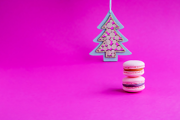 포토 JPG 해외이미지 나무 전통 계절 분홍색 백그라운드 크리스마스장식 크리스마스 겨울 패턴 휴가 디저트 새해 기념 사람없음 장식 장난감 파티 쿠키 과자 축제 흰색 축하 달콤 맛 해피뉴이어 마카롱 프랑스어 구성 머랭 페스츄리 카피스페이스 해외포토 식물 문자 기념일 음식 빵 컬러 컨셉 무늬 이벤트 공백 새해인사 파일형식 이미지허브