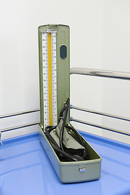 포토 JPG 해외이미지 의료기기 탁자 건강 병원 사람없음 건강관리 장비 의사 흰색 질병 책상 묘사 눈금 튜브 게이지 해외포토 컬러 가구 의학 관리 의료진 파일형식 이미지허브