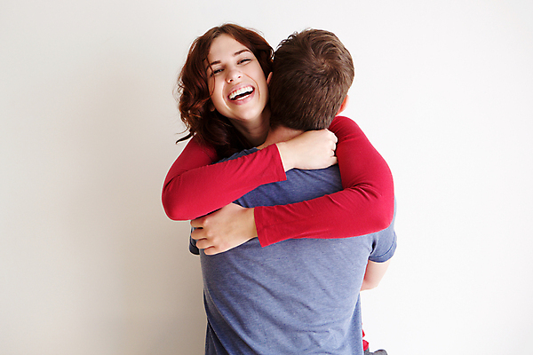 포토 JPG 해외이미지 커플 여자 남자 행복 감정 벽 백그라운드 2 관계 포옹 함께함 사랑 미소 웃음 사람 야외 두명 뷰티 기쁨 터치 흰색 잡기 달콤 카피스페이스 해외포토 컬러 컨셉 안기 모션 표정 공백 맛 파일형식 이미지허브