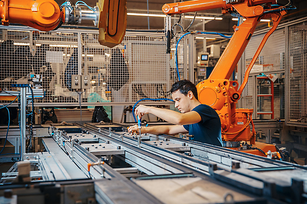 포토 JPG 해외이미지 식물 아이콘 손 디자인 산업 백그라운드 인터넷 비즈니스 공장 학교 자동차 한명 사람 성인 전자제품 컴퓨터 사무실 3D 기계 장비 공구 업무 수술 기술자 엔지니어 제조 스마트 로봇 감시 팔 공학 물류 방법 용접 자동 자동화 제어 프로그래밍 해외포토 직업 1 교육 육상교통 컨셉 공업 의학 신체부위 치료 도구 작업 디지털합성 개발 파일형식 이미지허브