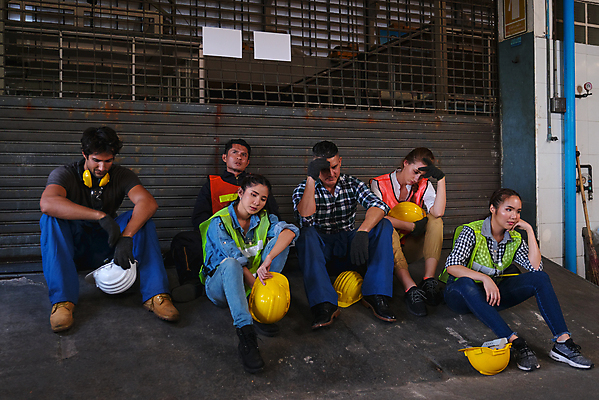 포토 JPG 해외이미지 직업 남자 컨셉 비즈니스 미래 노동자 스트레스 피곤 사람 앉기 동양인 정장 여러명 야외 산책 업무 비즈니스맨 저녁 실업자 종업원 걱정 경영자 문제 야근 삭제 과로 마감 우울증 위기 적자 해외포토 옷 감정 다수 모션 휴식 인종 작업 직장인 질병 야간 리더 파일형식 이미지허브