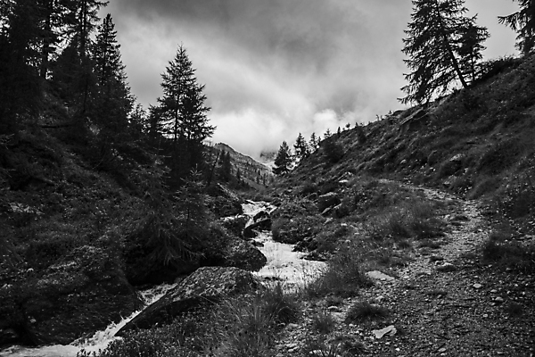 포토 JPG 해외이미지 나무 유럽 길 스포츠 여행 자국 하늘 날씨 조명 산 풍경 사람없음 야외 빛 침묵 트래킹 폭포 흐름 안개 가을 용기 화려 개울 황무지 오스트리아 붓기 정상 위험 큼 오솔길 오르기 알프스 장면 암초 통과 남쪽 강렬 웅장함 절정 환상 해외포토 식물 그릇 계절 나라 컨셉 모션 자연 레저 강 소리 크기 방향 파일형식 이미지허브
