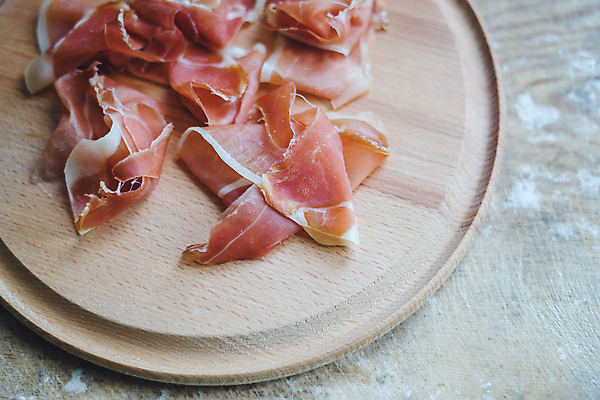 포토 JPG 해외이미지 전통 음식 백그라운드 재료 탁자 치즈 샌드위치 건강 육류 돼지고기 요리 사람없음 목재 빨간색 초록색 농장 검은색 식사 이탈리아 흰색 신선 파마 소시지 맛 아침식사 애피타이저 농부 먹기 허브 그리스 유기농 올리브 햄 베이컨 후추 로즈메리 점심식사 스페인어 식품점 해외포토 나무 식물 직업 헤어스타일 웰빙 열매 유럽 컬러 가구 컨셉 농업 식재료 모션 유제품 상점 가공식품 향신료 파일형식 이미지허브