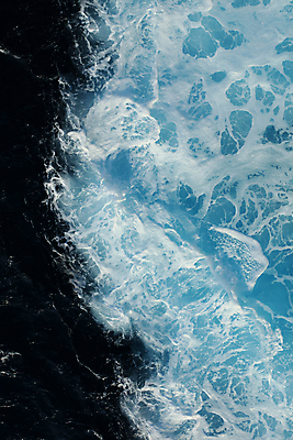 포토 JPG 해외이미지 디자인 물결 파도 바다 백그라운드 패턴 모션 자연 벽지 표면 추상 휴가 불꽃 미술 사람없음 가로 물 여름 파란색 빛 컬러풀 태양 뷰티 환경 수중 봄 거품 젖음 신선 투명 액체 떨어짐 소프트포커스 질감 부드러움 마법 내추럴 광 깊이 블러 이국적 해외포토 자연요소 계절 컬러 컨셉 무늬 불 문화예술 촬영기법 감각 생태계 파일형식 이미지허브