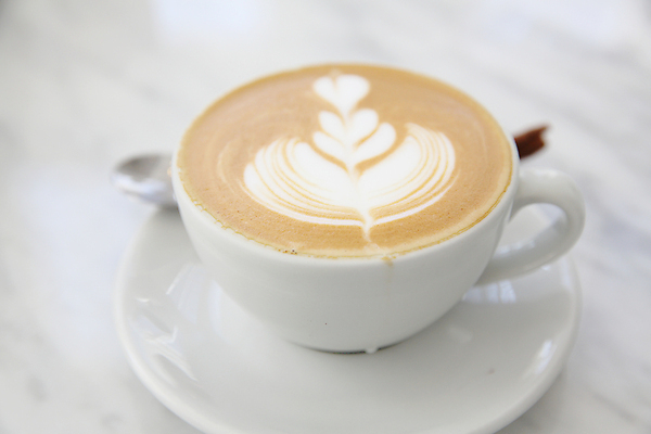 포토 JPG 해외이미지 커피 음료 음식 백그라운드 탁자 아침 콩 미술 사람없음 목재 장식 컵 갈색 상점 검은색 어둠 거품 카페 머그컵 흰색 신선 뜨거움 액체 맛 아침식사 굽기 컵받침 질감 아로마 향 카푸치노 에스프레소 내추럴 고립 라떼 옛날 카페인 해외포토 주간 나무 식기 컬러 가구 컨셉 재료 문화예술 곡류 식사 구이 받침대 파일형식 이미지허브