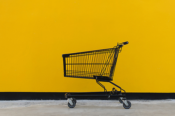 포토 JPG 해외이미지 실내 사람없음 노란색 쇼핑카 미니멀 해외포토 컬러 내부 쇼핑 카트 파일형식 이미지허브