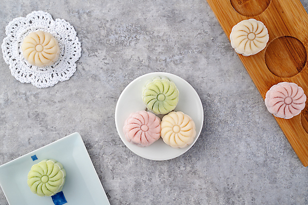 포토 JPG 해외이미지 접시 회색배경 디저트 실내 사람없음 하이앵글 달콤 월병 해외포토 식기 음식 뷰포인트 백그라운드 내부 과자 회색 맛 중국전통 파일형식 이미지허브