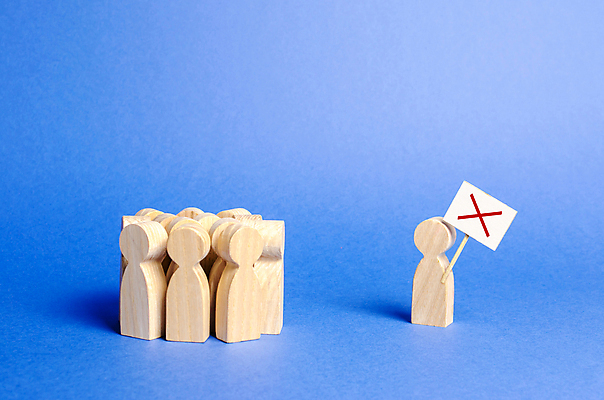 포토 JPG 해외이미지 실내 사람없음 팻말 말_게임 파란배경 시위 항의 해외포토 백그라운드 프레임 내부 파란색 게임 파일형식 이미지허브