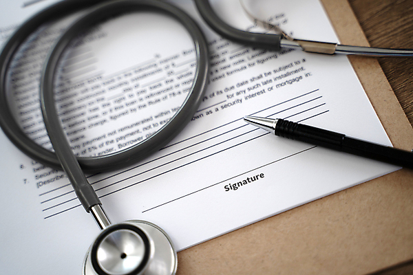 포토 JPG 해외이미지 직업 남자 컨셉 인터넷 비즈니스 통신 탁자 협상 사람없음 목재 단어 컴퓨터 웹 키보드 기록 업무 비즈니스맨 닫기 계약 서비스 사인 문서 법 규칙 온라인 서명 전자상거래 인터넷주소 동의 면허증 사생활 정책 프로그래머 프로그래밍 사용자 해외포토 나무 문자 가구 재료 모션 사람 전자제품 작업 직장인 개발 면허 증명서 파일형식 이미지허브