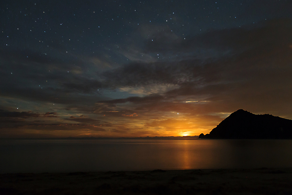 포토 JPG 해외이미지 구름 별 바다 섬 자연 하늘 휴가 새로움 풍경 사람없음 야외 물 빛 반사 어둠 황혼 달 저녁 달빛 가득함 상승 뉴질랜드 내추럴 현상 수평선 해외포토 자연요소 컨셉 일몰 오세아니아 야간 생태계 파일형식 이미지허브