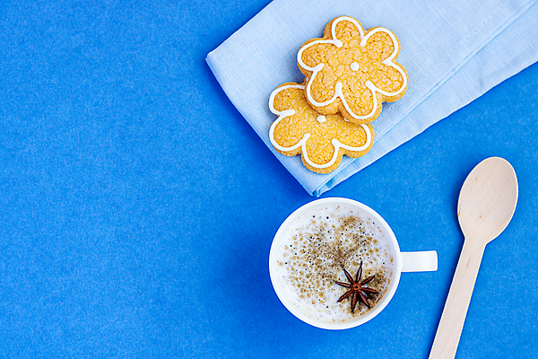 포토 JPG 해외이미지 전통 커피 음료 음식 백그라운드 크리스마스 다이어트 탁자 아침 디저트 건강 요리 사람없음 컵 초록색 파란색 갈색 쿠키 식사 봄 이탈리아 거품 카페 우유 수확 흰색 신선 뜨거움 차 달콤 맛 아침식사 유기농 날것 카푸치노 에스프레소 낭비 내추럴 라떼 마살라 무료 시나몬 해외포토 주간 식기 웰빙 계절 기념일 유럽 컬러 가구 컨셉 농업 유제품 상점 파일형식 이미지허브