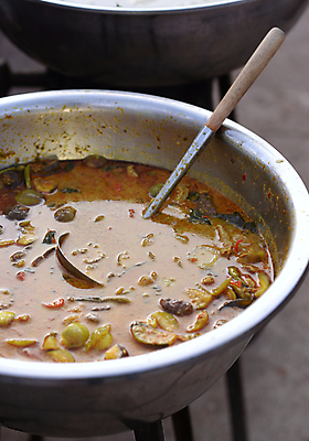 포토 JPG 해외이미지 전통 문화 백그라운드 채소 재료 태국 고추 가지 요리 동양인 사람없음 야외 빨간색 초록색 식사 저녁식사 치킨 신선 뜨거움 사발 맛 수프 더위 허브 향신료 메뉴 국자 매움 카레 성분 태국음식 해외포토 식물 아시아 음식 컬러 컨셉 주방용품 날씨 인종 사기그릇 닭고기요리 동양음식 향미료 파일형식 이미지허브