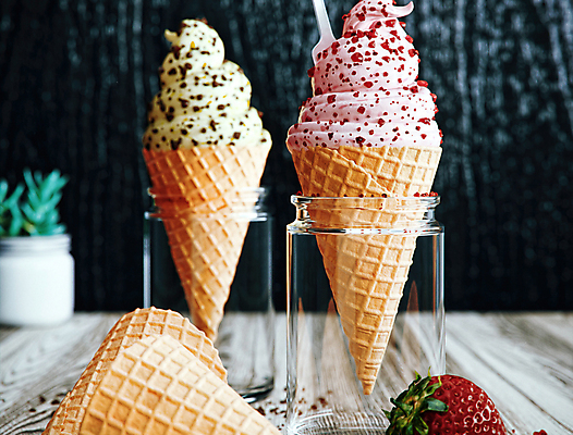 포토 JPG 해외이미지 라이프스타일 계절 음식 분홍색 백그라운드 과일 재료 공 유리 딸기 아이스크림 디저트 건강 종류 사람없음 여름 파란색 컬러풀 쿠키 과자 초콜릿 냉동 우유 추위 대접 신선 달콤 맛 크림 국자 상쾌 산딸기 와플 바닐라 셔벗 여의주 해외포토 감정 컬러 컨셉 재질 주방용품 유제품 생활 파일형식 이미지허브