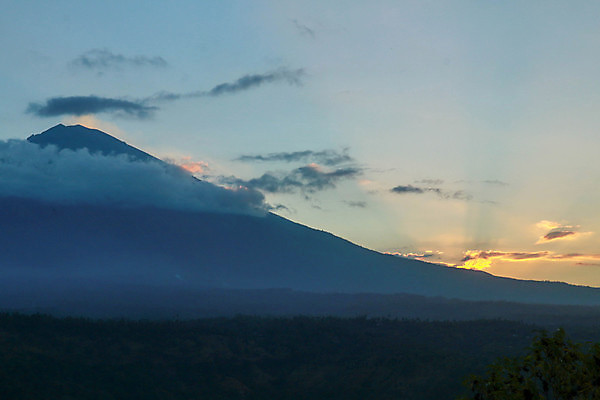 포토 JPG 해외이미지 구름 유럽 바다 섬 여행 하늘 불 날씨 휴가 산 항해 풍경 경사 사람없음 초록색 물 파란색 태양 일출 얼음 일몰 이탈리아 폭포 보트 저녁 수증기 숲 폭발 지중해 화산 분화구 용암 타운 원뿔 절정 지질학 해외포토 자연요소 도형 교육 나라 컬러 배_교통 자연 노을 도시 야간 파일형식 이미지허브