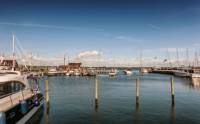 포토 JPG 해외이미지 바다 여행 백그라운드 요트 건축양식 하늘 휴가 덴마크 사람없음 건물 물 파란색 태양 항구 도시 보트 심볼 스칸디나비아 해외포토 자연요소 건축물 건축 컬러 배_교통 교통시설 북유럽 파일형식 이미지허브