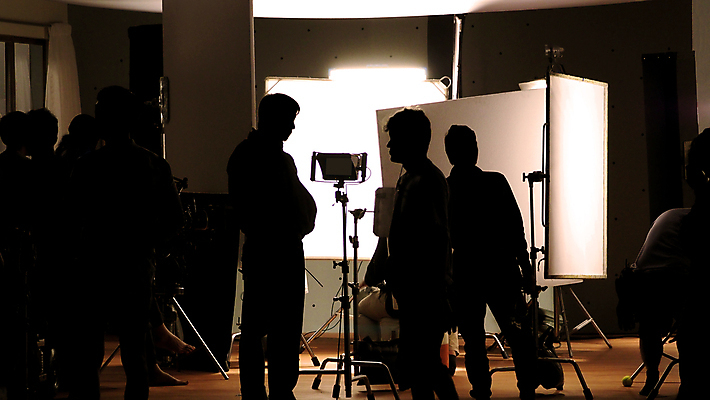 포토 JPG 해외이미지 실루엣 사람 세명 빛 카메라 사진촬영 장비 삼각대 촬영장비 해외포토 촬영기법 전자제품 촬영 도구 파일형식 이미지허브