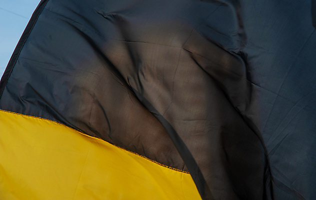 포토 JPG 해외이미지 배너 유럽 문화 파도 백그라운드 건축양식 하늘 바람 거리 흡연 사람 사람없음 건물 목재 빨간색 노란색 검은색 자유 흰색 축하 깃발 도시 황금 실크 심볼 깃대 애국심 러시아인 삼색 옛날 전국 해외포토 자연요소 서양인 나무 건축물 건축 나라 바다 컬러 컨셉 재료 날씨 담배 직물 파일형식 이미지허브