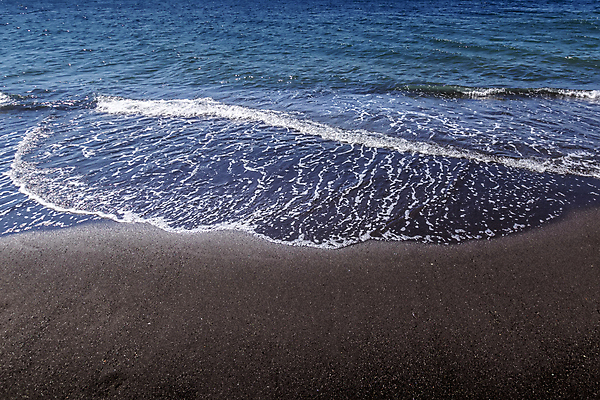 포토 JPG 해외이미지 모래 파도 바다 백그라운드 자연 조류 해변 사람없음 물 빛 모래사장 햇빛 검은색 침묵 거품 흰색 만 뜨거움 투명 액체 서핑 황금 떨어짐 매끈함 질감 웨이브 부드러움 산토리니 해외포토 자연요소 동물 컬러 컨셉 태양 소리 수상스포츠 감각 그리스 생태계 파일형식 이미지허브