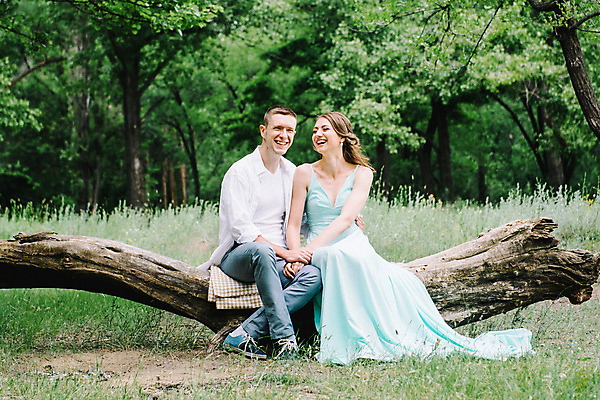 포토 JPG 해외이미지 나무 드레스 공원 행복 자연 함께함 사랑 두명 목재 초록색 물 갈색 정원 봄 산책 흰색 숲 터키석 해외포토 자연요소 식물 옷 계절 공공시설 감정 컬러 컨셉 재료 휴식 사람 보석 생태계 파일형식 이미지허브