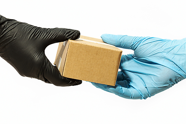 포토 JPG 해외이미지 손 장갑 2 비즈니스 교통시설 노동자 주택 안전 사람 사람없음 쇼핑 상자 표현 바이러스 배달원 보호 상품 종업원 고객 배송 서비스 흰배경 주기 팩 패키지 질서 온라인 적재 판지 분배 위생관리 전염병 해외포토 직업 잡화 백그라운드 교통 컨셉 모션 관리 건물 신체부위 화장품 흰색 예절 질병 시설 파일형식 이미지허브