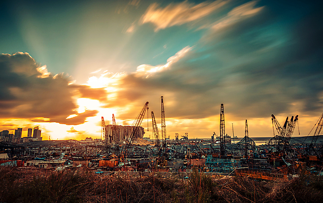 포토 JPG 해외이미지 유적 하늘 사람없음 야외 쌓기 일몰 손상 업무 수리 결과 파편 위험 폭발 폭발물 사건 기중기 폐허 흙더미 깨짐 복원 비극 재앙 적자 해외포토 전통 무기 컨셉 모션 노을 흙 작업 중장비 파일형식 더미 이미지허브