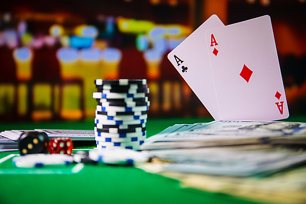 포토 JPG 해외이미지 돈 사람없음 아웃포커스 트럼프 포커칩 도박 소프트포커스 카지노 포커 해외포토 촬영기법 놀이용품 게임 재산 파일형식 이미지허브