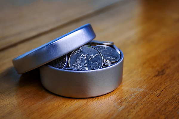 포토 JPG 해외이미지 백그라운드 돈 안전 사람없음 목재 아웃포커스 가로 금융 경제 상자 달러 동전 저축 오픈 행운 재산 닫기 은색 가격 컨테이너 보물 위기 카피스페이스 해외포토 나무 산업 컬러 컨셉 재료 모션 촬영기법 공백 파일형식 이미지허브