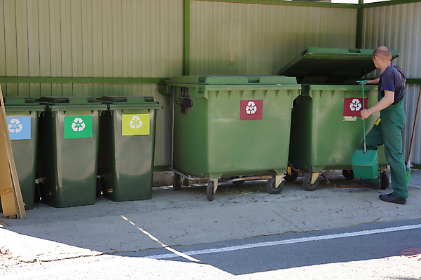 포토 JPG 해외이미지 거리 사람없음 야외 빨간색 초록색 파란색 노란색 환경 청결 재활용 쓰레기통 도시 쓰레기 폐기물 컨테이너 플라스틱 버리기 오브젝트 탱크 낭비 생태학 해외포토 교육 산업 컬러 컨셉 모션 재질 위생 친환경 파일형식 이미지허브